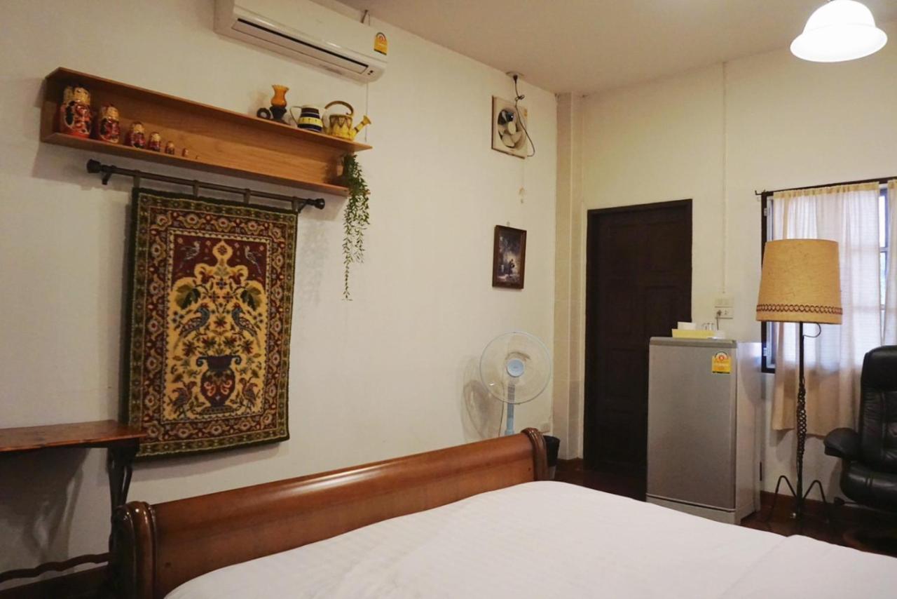 Manee Guesthouse And Record บ้านมานี Chiang Mai Exterior photo