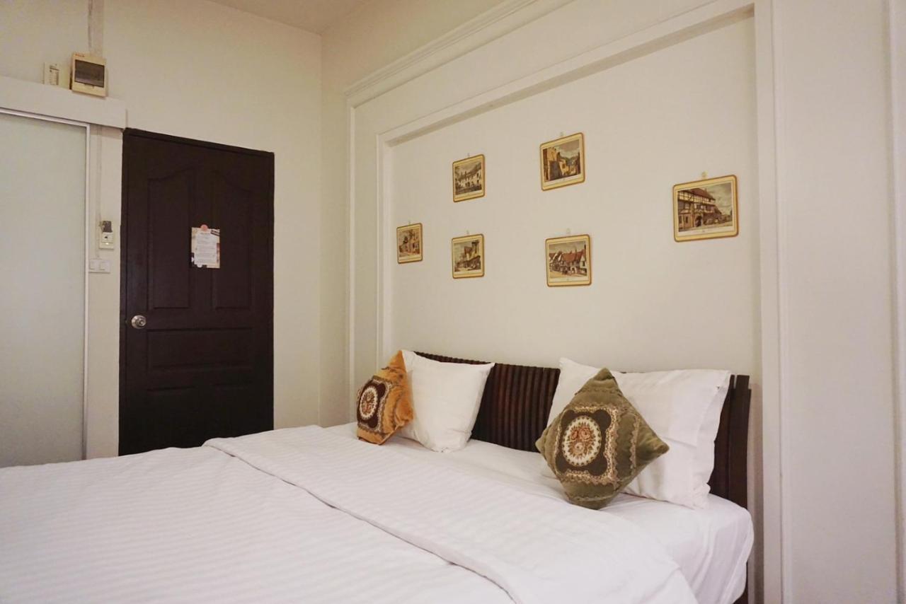 Manee Guesthouse And Record บ้านมานี Chiang Mai Exterior photo