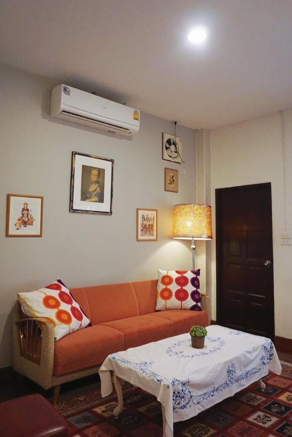 Manee Guesthouse And Record บ้านมานี Chiang Mai Exterior photo