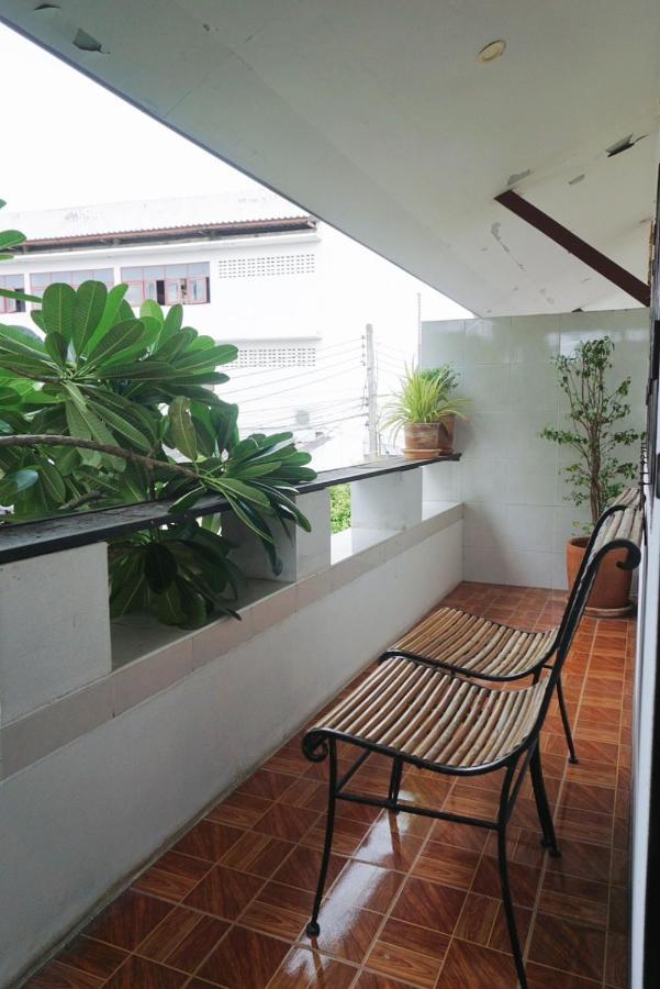 Manee Guesthouse And Record บ้านมานี Chiang Mai Exterior photo